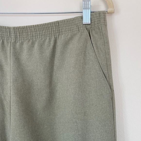 VINTAGE Sage Green Trousers -Size 10P - Picture 5 of 10